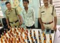 Raigarh News : ऑपरेशन आघात : घरघोड़ा पुलिस की बड़ी कार्रवाई, 69 पाव अंग्रेजी शराब के साथ तस्कर गिरफ्तार
