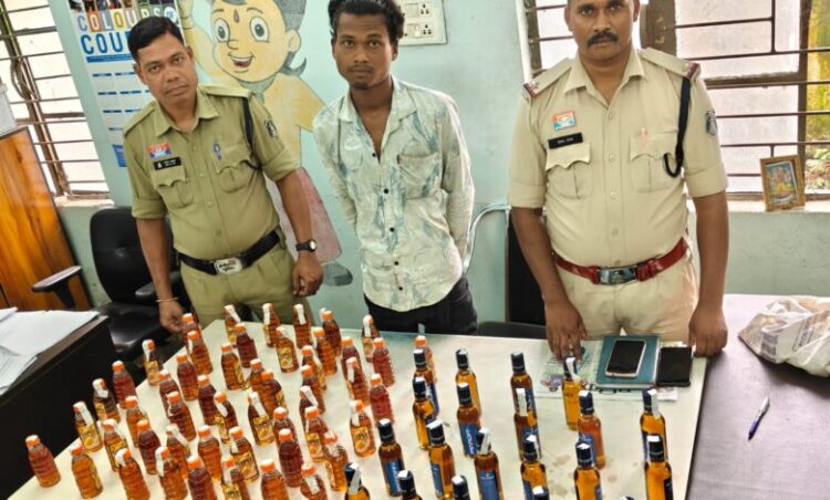 Raigarh News : ऑपरेशन आघात : घरघोड़ा पुलिस की बड़ी कार्रवाई, 69 पाव अंग्रेजी शराब के साथ तस्कर गिरफ्तार