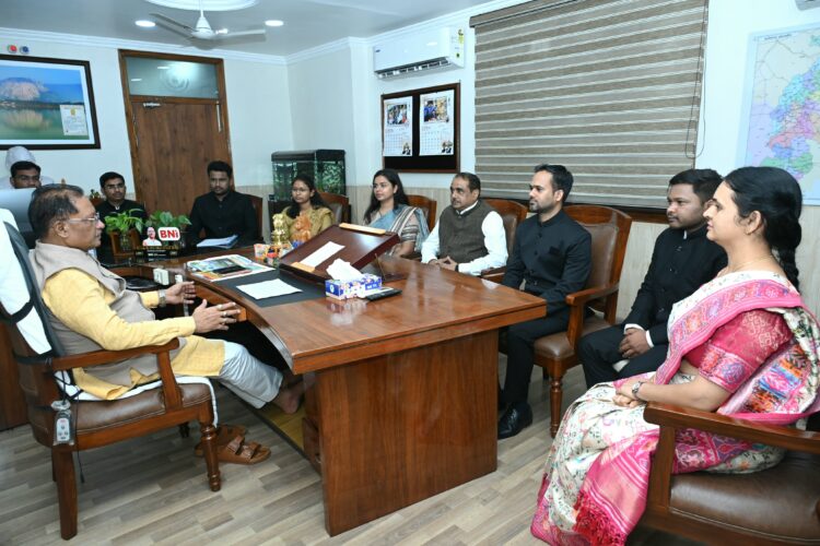 कर्तव्यनिष्ठ होकर जनसेवा एवं सुशासन के लिए जमीनी स्तर पर करें बेहतर कार्य : मुख्यमंत्री श्री विष्णु देव साय*