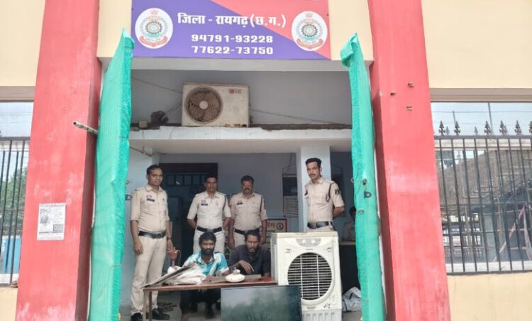 Raigarh News : खरसिया में सूने मकान की चोरी का 24 घंटे में खुलासा, दो आरोपी गिरफ्तार, चोरी का सामान बरामद