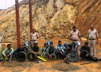 Raigarh News : छाल पुलिस की बड़ी सफलता : SECL धरमखदान में ट्रांसफार्मर पार्ट्स व केबल चोरी का 24 घंटे में खुलासा, 6 आरोपी गिरफ्तार, ₹3 लाख का मशरूका बरामद