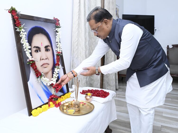 मुख्यमंत्री श्री साय ने छत्तीसगढ़ की प्रथम महिला सांसद और समाज सेविका मिनीमाता जी की पुण्यतिथि पर किया नमन*