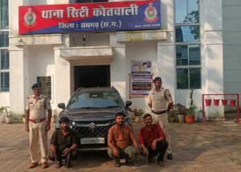 Raigarh News : 300 CCTV फुटेज खंगाल 10 दिन में कोतवाली पुलिस ने खोला ट्रेलर डाला चोरी का राज