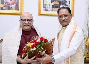 मुख्यमंत्री श्री विष्णुदेव साय से निर्माता-निर्देशक डॉ. चंद्रप्रकाश द्विवेदी ने की सौजन्य मुलाकात*