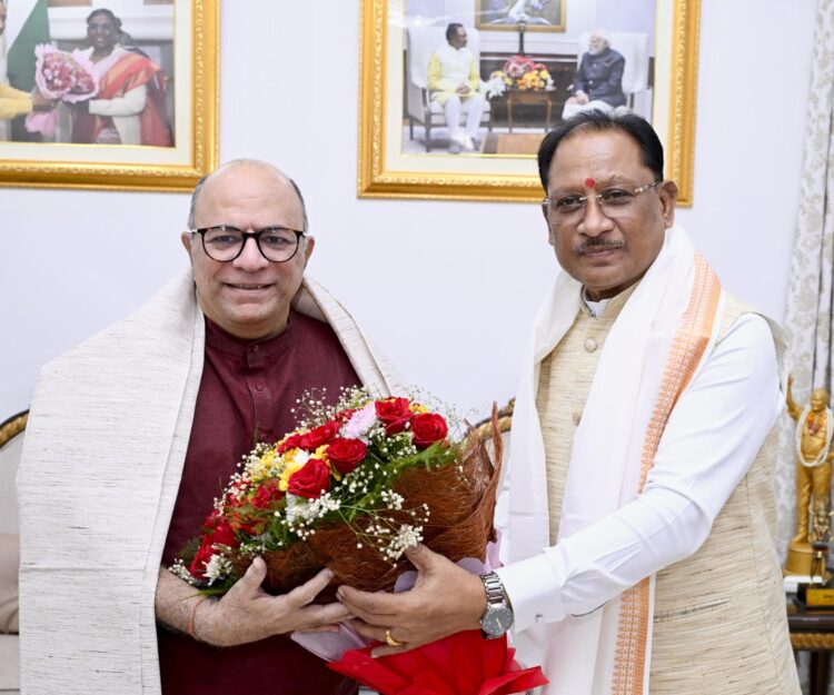 मुख्यमंत्री श्री विष्णुदेव साय से निर्माता-निर्देशक डॉ. चंद्रप्रकाश द्विवेदी ने की सौजन्य मुलाकात*