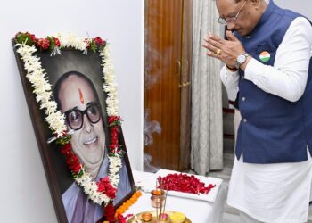 *मुख्यमंत्री श्री विष्णु देव साय ने स्वर्गीय श्री कुशाभाऊ ठाकरे की जयंती पर उन्हें किया नमन*