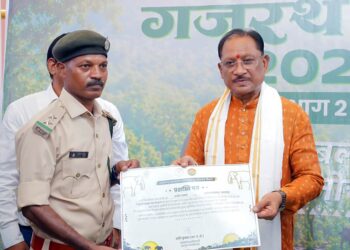 मुख्यमंत्री श्री विष्णुदेव साय ने ‘गजरथ यात्रा’ पुस्तक का किया विमोचन*