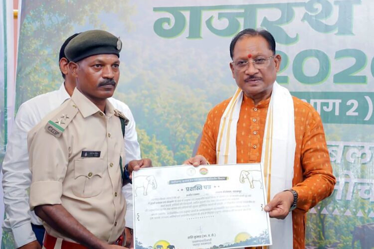 मुख्यमंत्री श्री विष्णुदेव साय ने ‘गजरथ यात्रा’ पुस्तक का किया विमोचन*