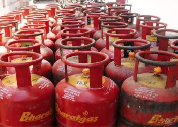 LPG e-KYC Last Date: LPG सिलेंडर eKYC का आज आखिरी दिन, घर बैठे इन आसान स्टेप्स से फटाफट करें KYC