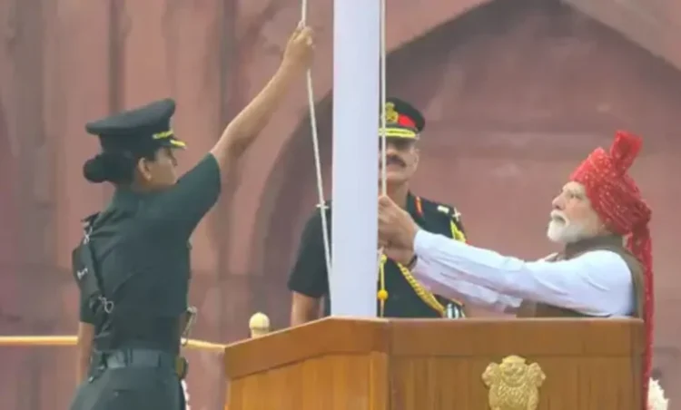 Independence Day 2026: 80वें स्वतंत्रता दिवस पर लाल किले से PM मोदी ने फहराया तिरंगा, पहली बार गूंजा ‘वंदे मातरम्’