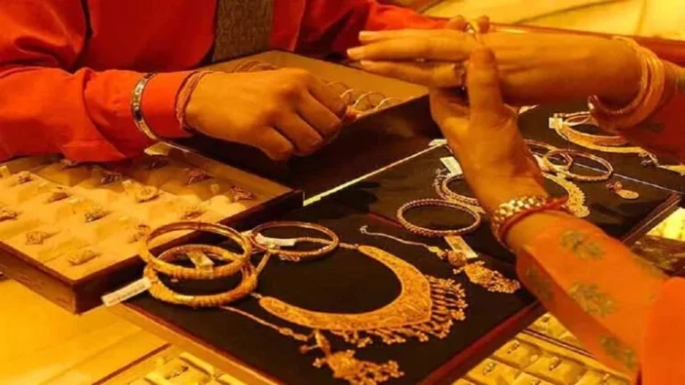 GOLD PRICE TODAY UPDATE: सोने की कीमतों में आई भारी गिरावट, जानें दिल्ली से मुंबई तक क्या हैं आज के नए रेट