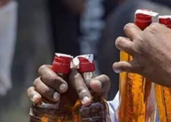 gujarat Liquor News: जहरीली शराब पीने से पांच लोगों की मौत, 19 लोग अस्पताल में भर्ती