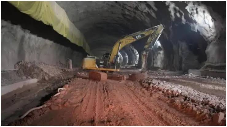 Uttarakhand Tunnel Accident: टनल हादसे में अब तक 7 मजदूरों की मौत…बढ़ सकता है आंकड़ा, Helpline Number जारी