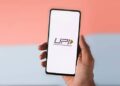 UPI: UPI पेमेंट पर लगेगा शुल्क? ₹2,000 से ऊपर के ट्रांजैक्शन पर 0.40% फीस का प्रस्ताव