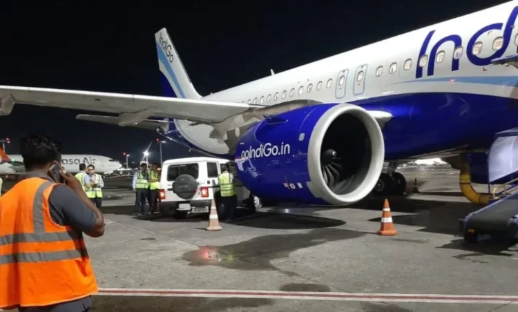 IndiGo flight emergency landing: IndiGo फ्लाइट की इमरजेंसी लैंडिंग, इंजन फेल होने के बाद चेन्नई एयरपोर्ट पर मचा हड़कंप, 224 यात्री थे सवार