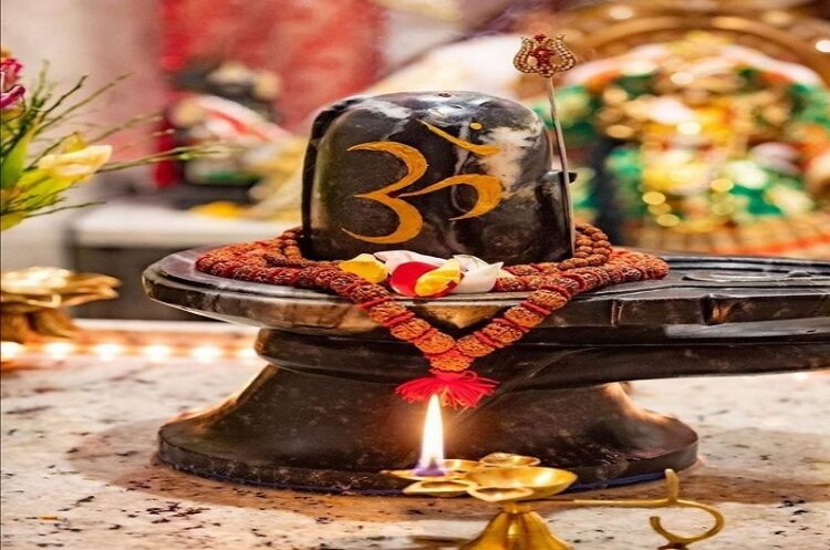 Sawan 2026: सावन के दूसरे सोमवार पर प्रदोष व्रत का दुर्लभ संयोग, शिवलिंग पर चढ़ाएं ये चीजें