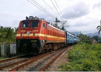 Railway: रेलवे स्टेशनों पर हाई अलर्ट, पार्सल की सुविधाएं भी रहेंगी बंद- रेलवे ने यात्रियों के लिए जारी की एडवाइजरी