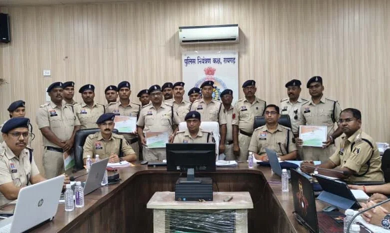 पुलिस अधीक्षक ने की अपराध समीक्षा बैठक, उत्कृष्ट कार्य करने वाले पुलिसकर्मी हुए सम्मानित