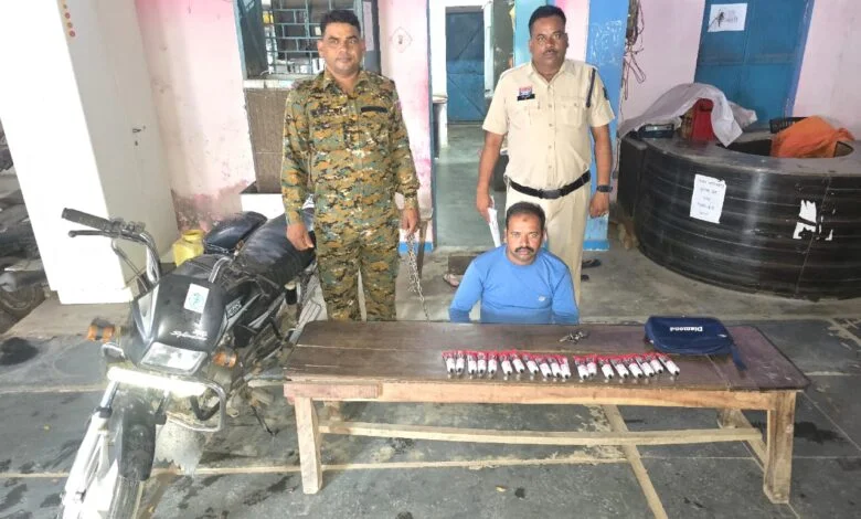 Raigarh Local News: जूटमिल पुलिस ने नाबालिगों को नशे के लिए सुलेशन बेचने वाले व्यक्ति को गिरफ्तार किया