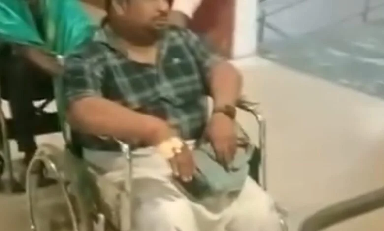 Raigarh News: राजनीति चमकाने पहुंचे मजदूर नेता पिंटू सिंह को पुलिस ने थाने से बाहर निकाला,पहले भी माफी मांगकर बच चुका है फिर से चालू की दलाली करना