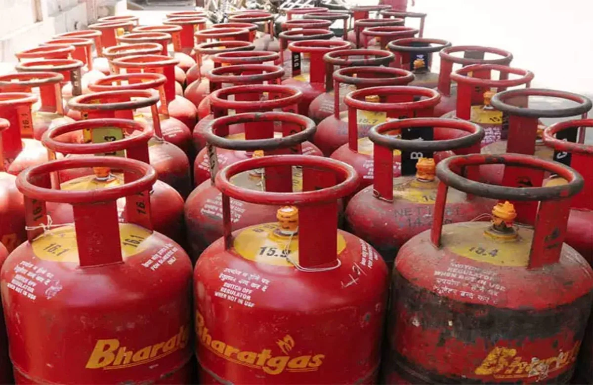 LPG connection: क्या आप अपने LPG डिस्ट्रीब्यूटर से नाराज? सर्विस पसंद न आए तो बदल सकते हैं कंपनी- चेक करें डिटेल्स…
