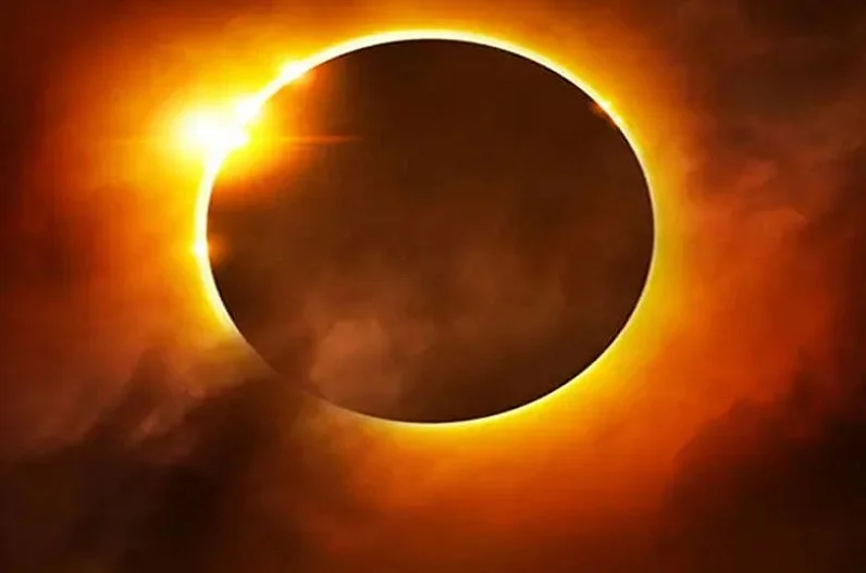Surya Grahan Date and Time: आज लगेगा साल का आखिरी सूर्य ग्रहण, जानें भारत में नजर आएगा या नहीं और सूतक काल