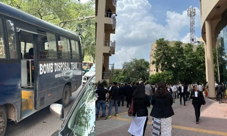 दिल्ली हाईकोर्ट को मिला बम से उड़ाने की धमकी, कोर्ट परिसर से बाहर निकले वकील और जज