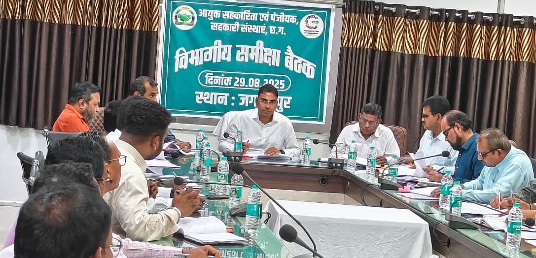 आयुक्त सहकारिता श्री कुलदीप शर्मा ने जिला सहकारी केन्द्रीय बैंक का किया निरीक्षण