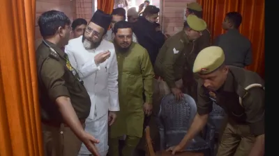 UP News: CM योगी के ऊपर अभद्र टिप्पणी को लेकर मौलाना को किया गिरफ्तार; 10 के ऊपर FIR दर्ज..